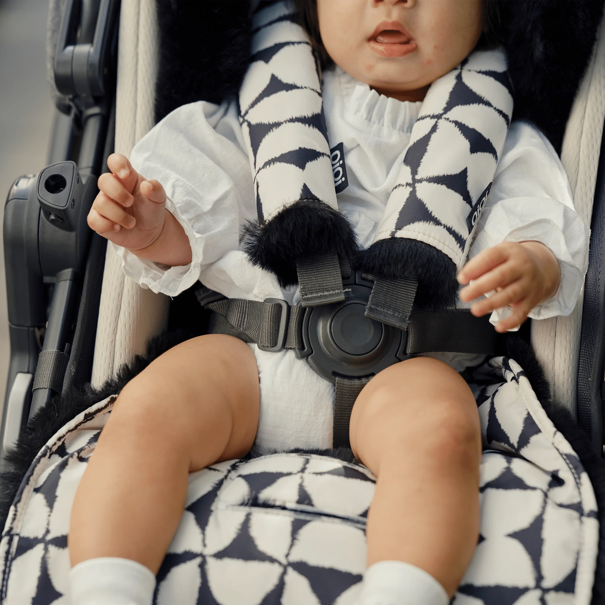 Reversible Pram Liner - Hourglass/Faux Fur - Image 4