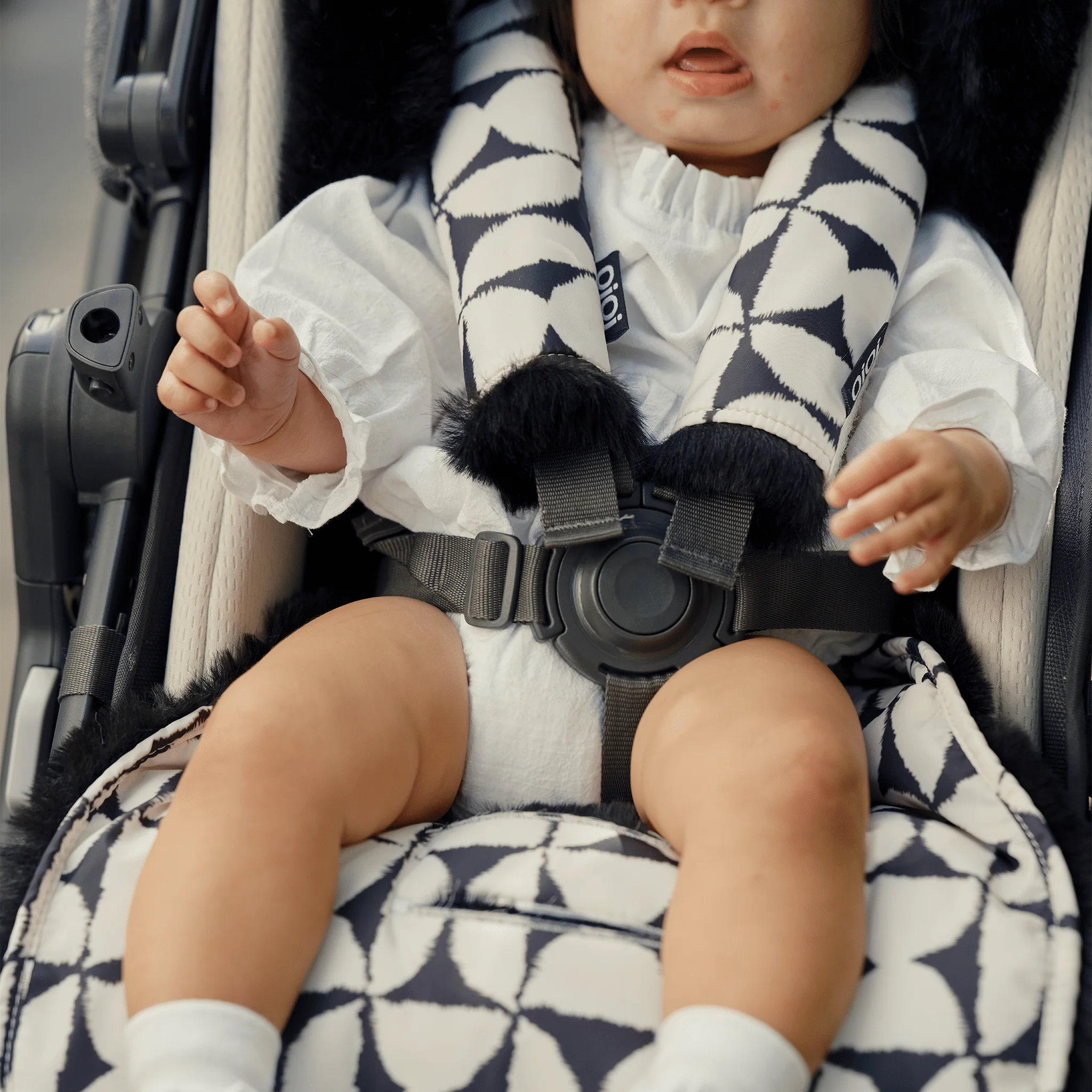 Reversible Pram Harness Cover Set - Hourglass/Faux Fur - Image 4